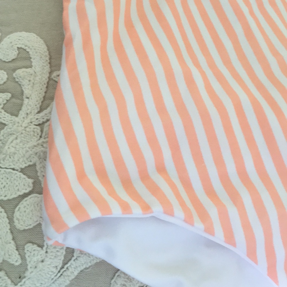 Lolli 🌴 Halter bandeau One Piece Swimwear - Picture 4 of 4